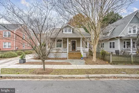 910 N Ivy St, Arlington, VA 22201