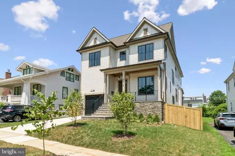 1015 20th St S, Arlington, VA 22202