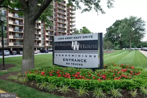 1300 Army Navy Dr #427, Arlington, VA 22202