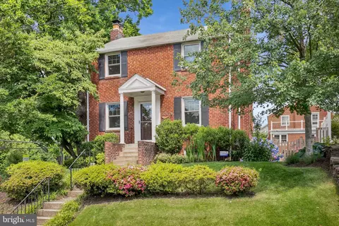 5747 18th St N, Arlington, VA 22205