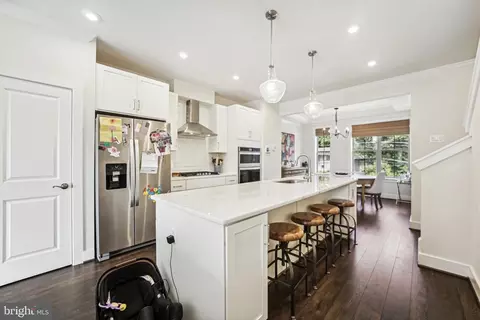 2244 S Glebe Rd, Arlington, VA 22206