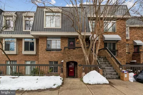 722 15th St S #1, Arlington, VA 22202