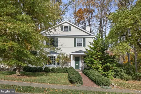 5137 38th St N, Arlington, VA 22207
