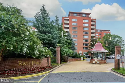 1121 Arlington Blvd #303, Arlington, VA 22209