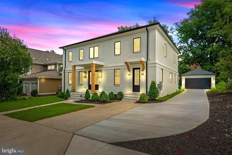 5920 35th St N, Arlington, VA 22207