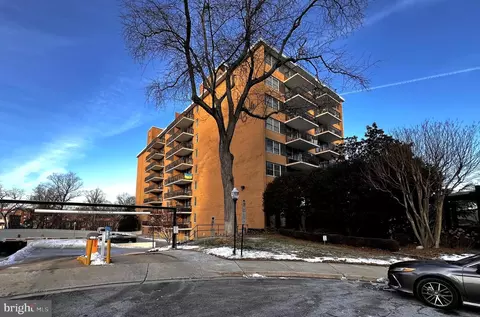 2030 N Adams St #902, Arlington, VA 22201