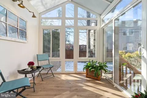 204 S Courthouse Rd, Arlington, VA 22204