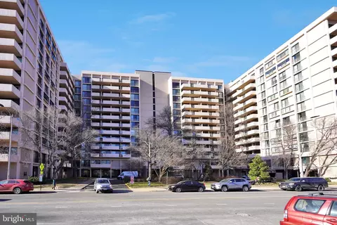 4141 N Henderson Rd N #1012, Arlington, VA 22203