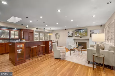 5605 8th Pl N, Arlington, VA 22205