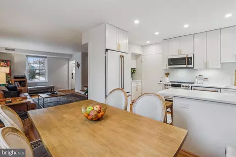 3327 S Wakefield St #B, Arlington, VA 22206