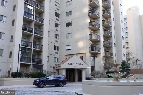 1211 S Eads St #804, Arlington, VA 22202