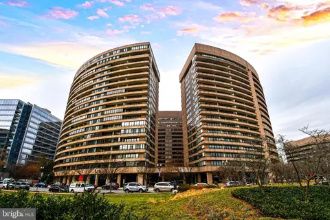 1300 Crystal Dr #310-S, Arlington, VA 22202
