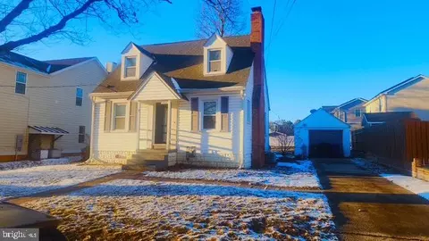 3807 16th St S, Arlington, VA 22204