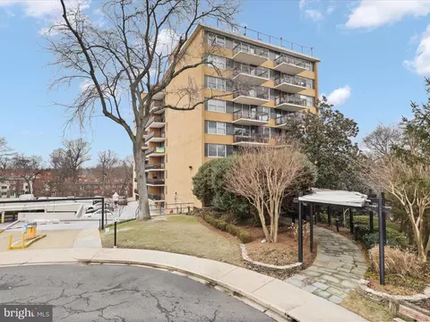 2030 Adams St #404, Arlington, VA 22201