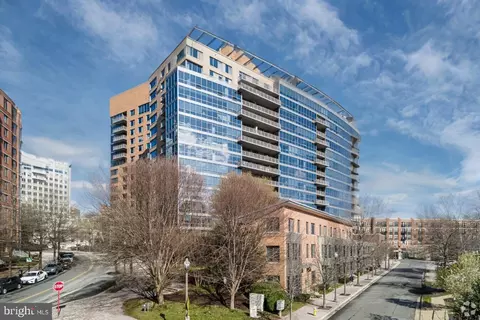 2001 15th St N #1414, Arlington, VA 22201