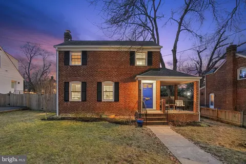 5058 27th St N, Arlington, VA 22207