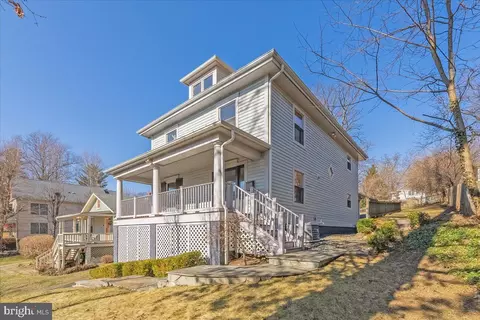3209 Old Dominion Dr, Arlington, VA 22201
