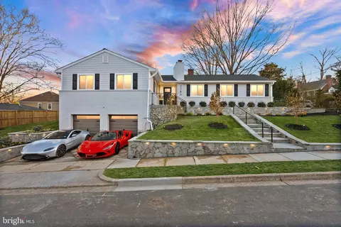 2389 N Quincy St, Arlington, VA 22207