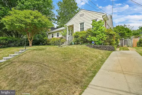 4219 8th St S, Arlington, VA 22204