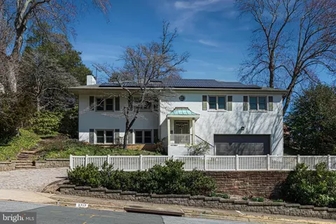 3717 N Nelson St N, Arlington, VA 22207