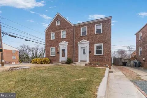 203 S Courthouse Rd, Arlington, VA 22204