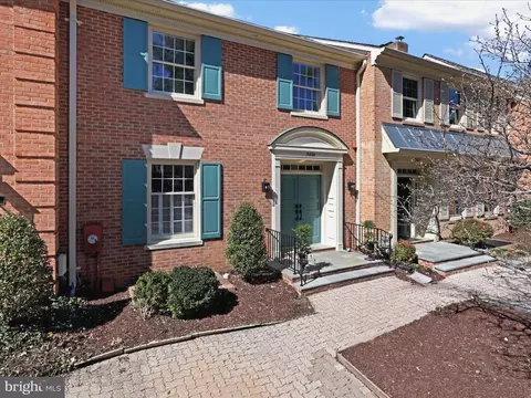 3829 N Tazewell St, Arlington, VA 22207