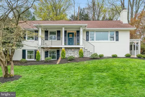 2642 Robert Walker Pl, Arlington, VA 22207