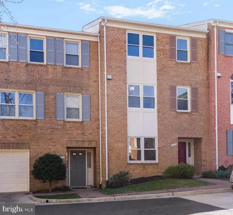 1004 N Cleveland St, Arlington, VA 22201