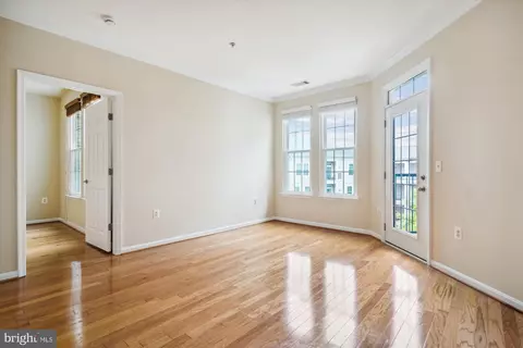 2465 Army Navy Dr #1-306, Arlington, VA 22206