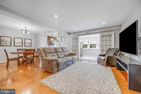 4079 S Four Mile Run Dr #103, Arlington, VA 22204