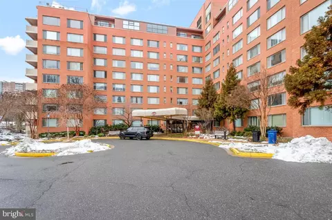1111 Arlington Blvd #925, Arlington, VA 22209