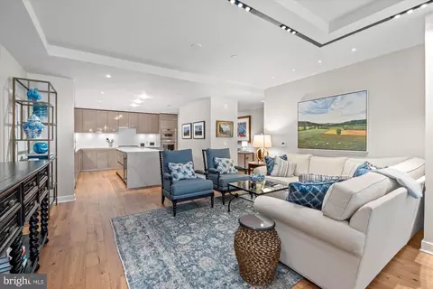 1781 N Pierce St #202, Arlington, VA 22209