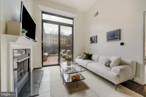 2220 Fairfax Dr #112, Arlington, VA 22201