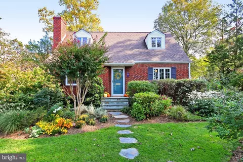 701 S Buchanan St, Arlington, VA 22204