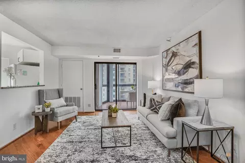 900 N Stafford St #1118, Arlington, VA 22203