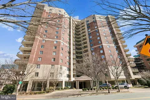 901 N Monroe St #414, Arlington, VA 22201