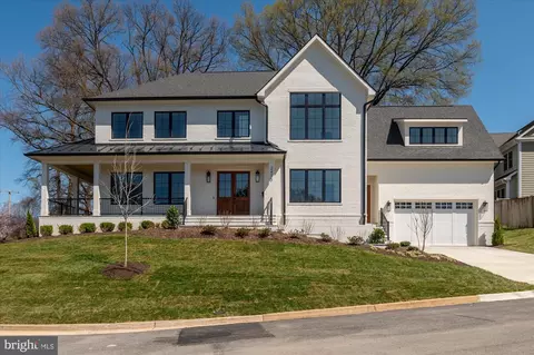 2400 N Lincoln St, Arlington, VA 22207