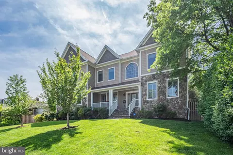 856 N Harrison St, Arlington, VA 22205