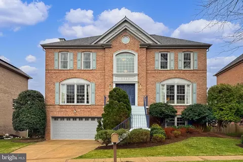 6020 4th St N, Arlington, VA 22203