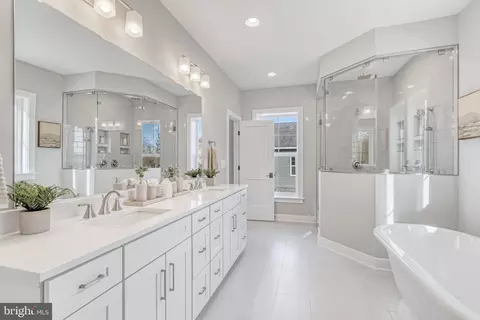 Bath - 6607 29th St N, Arlington, VA 22213 photo 6 of 7