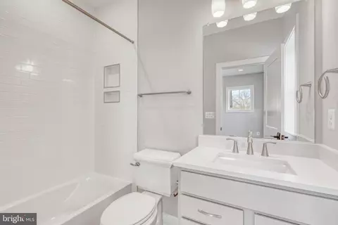 Bath - 6607 29th St N, Arlington, VA 22213 photo 2 of 7