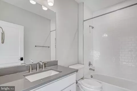 Bath - 6607 29th St N, Arlington, VA 22213 photo 3 of 7