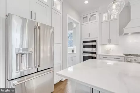 Kitchen - 6607 29th St N, Arlington, VA 22213 photo 5 of 5