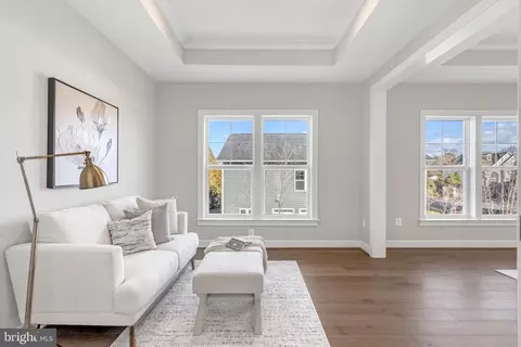 Living - 6607 29th St N, Arlington, VA 22213 photo 2 of 2