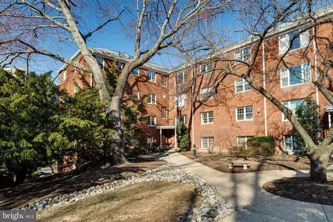 1427 N Nash St #N-303, Arlington, VA 22209