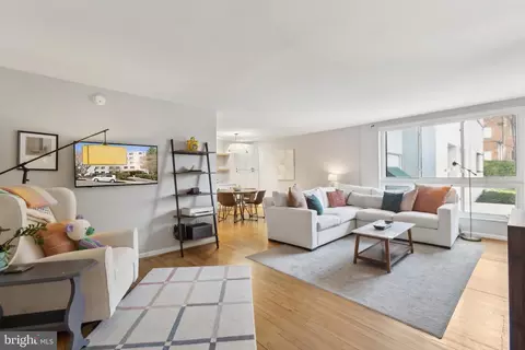 2016 N Adams St #312, Arlington, VA 22201