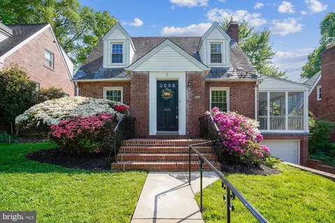 6024 16th St N, Arlington, VA 22205