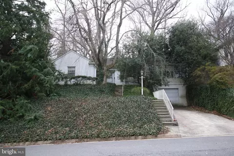 3020 N Edison St, Arlington, VA 22207