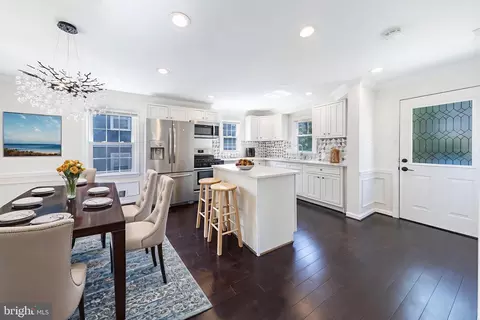 2822 Lorcom Ln, Arlington, VA 22207 photo 2