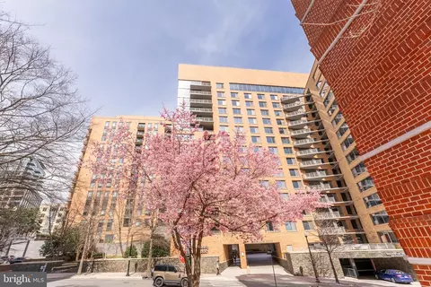 2001 15th St N #302, Arlington, VA 22201